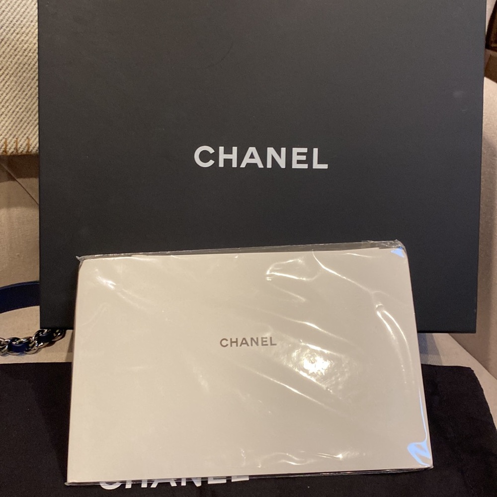 CHANEL Navy White Multicolor Houndstooth Tweed Shoulder Bag with Gold Hardware - Picture 15 of 15